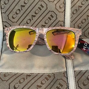 NWT Rio Sunglasses Very Unique